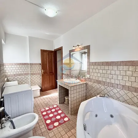 Villino Arcobaleno 2 * سان تيودورو
